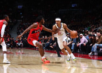 西亚卡姆18分巴恩斯25+14 步行者不敌猛龙4连败