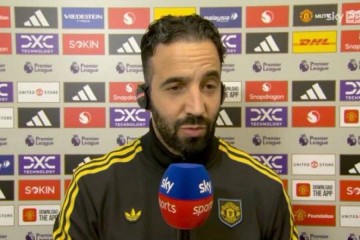 阿莫林解释曼联踢长传理由！传控英超最差，控球七成反遭零封输球