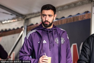 莱尼·约罗困境背后的成长故事:曼联防线危机与阿莫林的信任