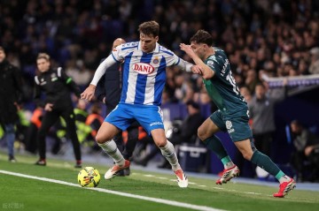 随着西班牙人爆大冷门1-2遭逆转，西甲最新积分榜出炉