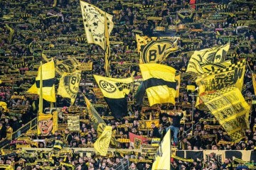 德甲 | 0.3人的差距:多特蒙德“黄墙”为何被欧足联贴上不合格标签?