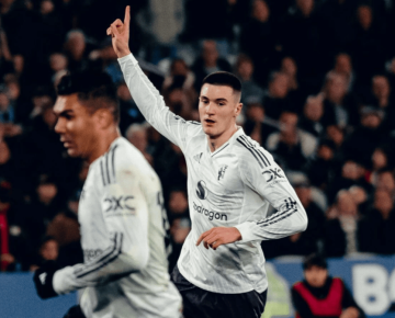 7-8!1-1!足坛疯狂一夜,那不勒斯出局,曼联补时绝平,切尔西爆冷