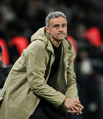 法甲爆冷!大巴黎主场1-3不敌摩纳哥,积分榜形势骤变,黑马崛起引关注