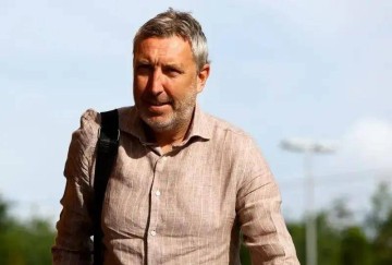 官宣！英国豪门同日换帅，比曼联还已经，主教练和总监同时离开