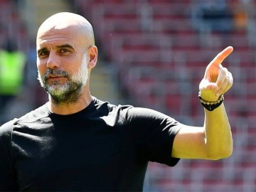 一周丢两冠?阿森纳和曼城,谁会成为下一个利物浦