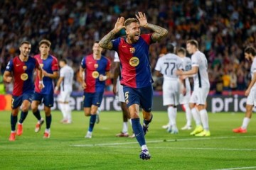 西甲第11轮:巴塞罗那3-1力克埃尔切,蓝红军团升至积分榜第二