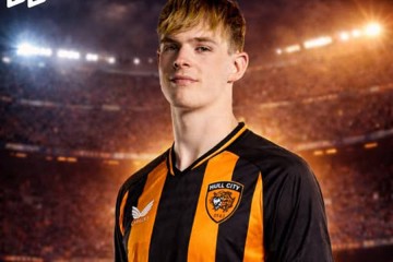 曼联滕哈格爱徒获报价，新帅定其去留！巴萨通知拉什福德将3500万买断