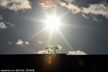 马特塔点球重罚引发争议:裁判专家与前球员的观点对决