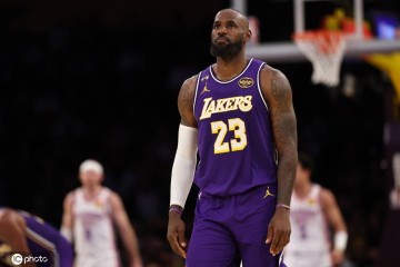 历史终结！詹姆斯缺战马刺无缘评奖 连续21年纪录告终