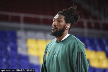 拉波尔塔眼部异常引关注，巴萨主席马德里之行引猜测