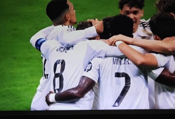 欧冠神剧本:7主力缺阵皇马半场3球虐曼城,巴尔韦德封神之战