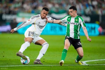 随着补时丢球+皇马1-1遭读秒绝平，西甲最新积分榜出炉