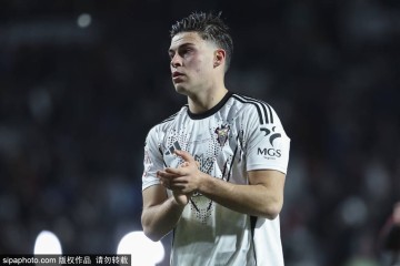 弗里克拥抱拉菲尼亚回归:吉罗纳之战巴萨能否借势回位西甲榜首?