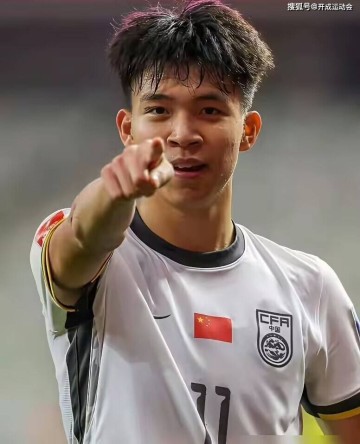 王钰栋拒绝了德甲豪门合同!月薪3000到5000欧元,王钰栋父亲:踢不上球,去欧洲做什么?