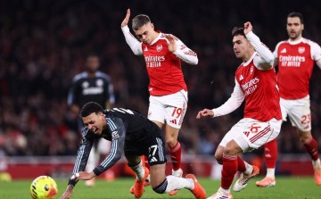 英超惊心动魄，一夜两大豪门爆冷，争冠黑马11连胜被终结