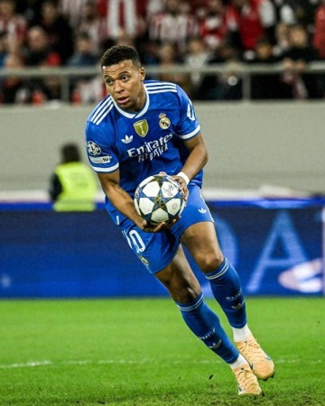 4次客场戴帽创纪录，姆巴佩超越因扎吉，欧冠客场王当之无愧