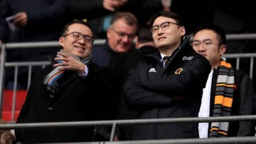 15轮2分!中资球队追平英超最差战绩,主帅公开炮轰,名宿直言:英冠见