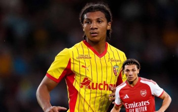 20岁防守新星闪耀法甲,攻防兼备成转会焦点,英超两豪门激烈争抢