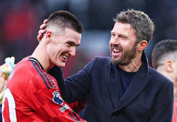 曼联迎战维拉前瞻:10天长休与2天密集赛程,红魔以逸待劳能否占优?