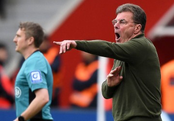 (体育)足球——德甲:勒沃库森胜沃尔夫斯堡