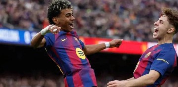 亚马尔首次帽子戏法惊艳西甲,单刀破门与绝美世界波双响连创多项纪录