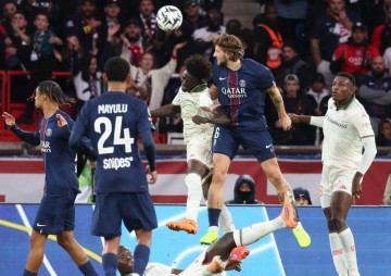 一场1-0完成补时绝杀,法甲霸主险胜,将对决15连胜的拜仁