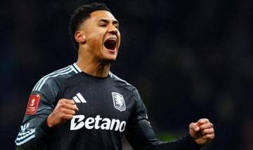 3-1横扫！欧战一夜太尴尬：西甲队全场0射正，维拉掀翻博洛尼亚，塞尔塔惨败，波尔图被逼平