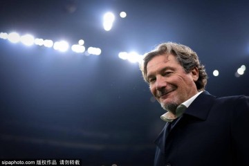 国米4-0大胜科莫,意甲积分榜领跑!明天那不勒斯与尤文的巅峰对决引人关注