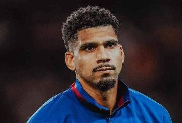 巴萨副队长阿劳霍“消失”33天后重返训练场,6000名球迷现场见证